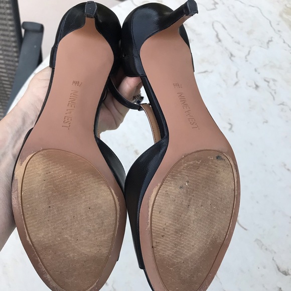 Nine West t-strap heels - Picture 2 of 6